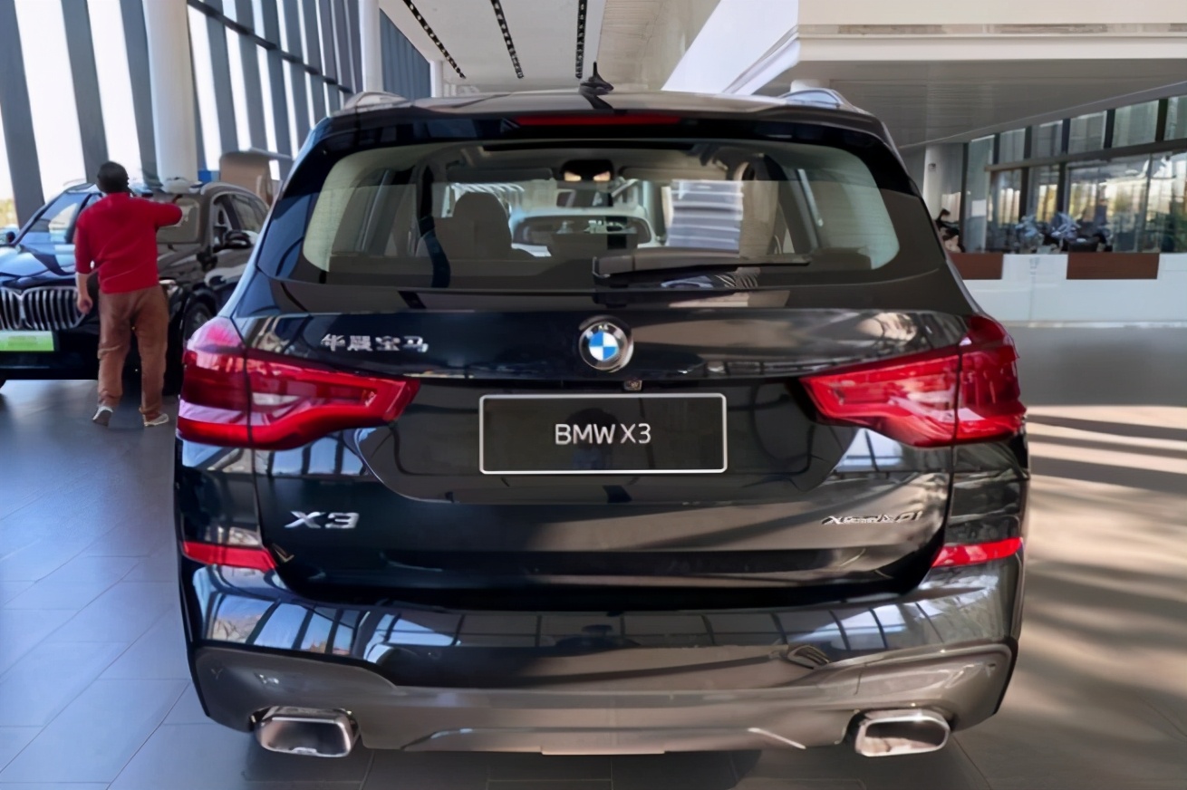 2021款宝马x3252马力68秒破百油耗80l开起来挺爽