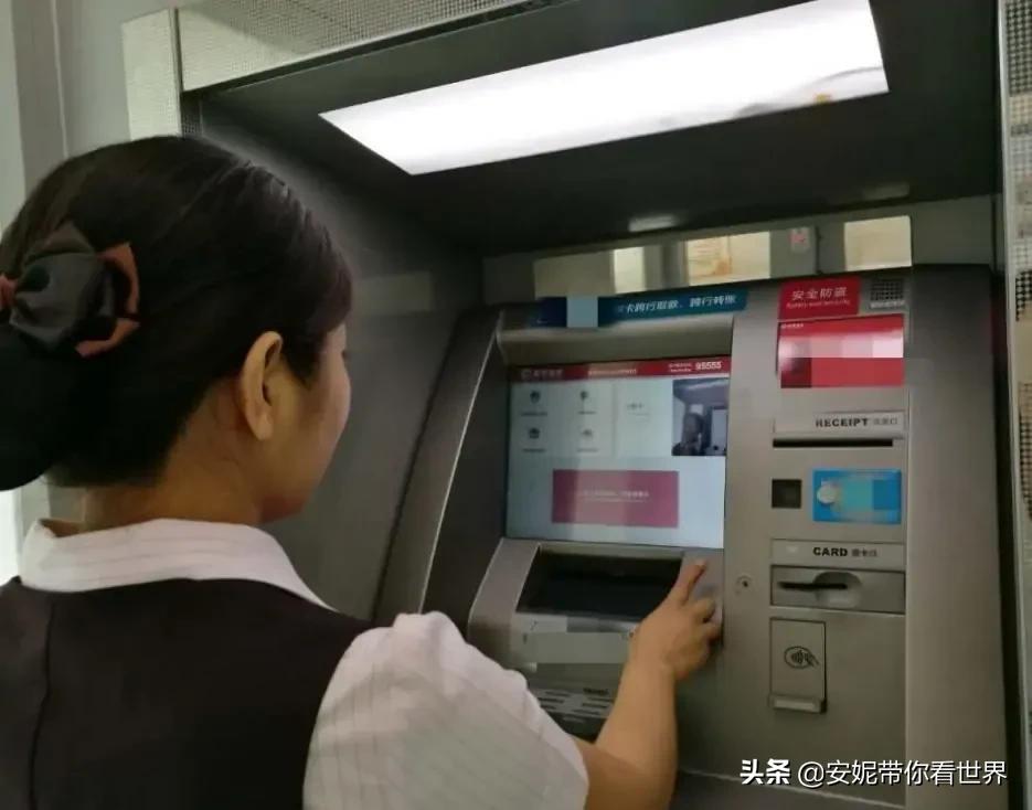 ATM机迎来大调整，多家银行已开始推行，取款方式也变了