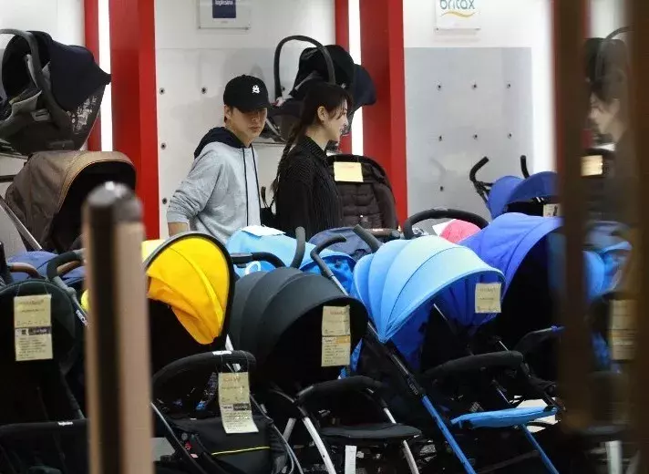 成功怀孕?前tvb小生紧张陪伴太太诊所求诊 吩咐护士保密