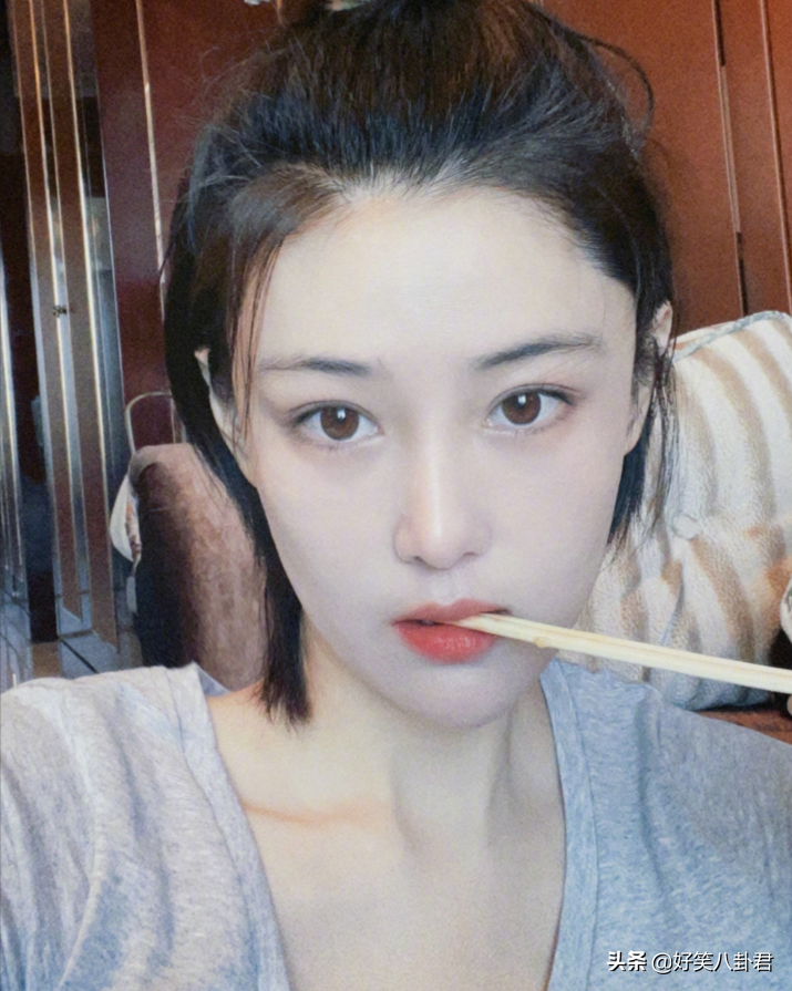 张馨予宣布减肥，169身高体重怕过百，清瘦女明