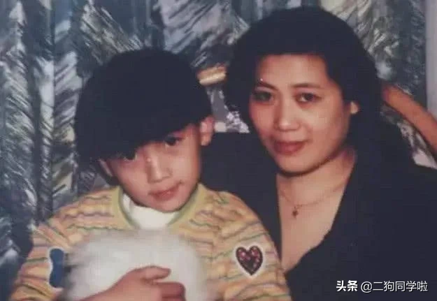 明星父母时有多好看？鹿晗李易峰妈妈都十分惊艳，胡歌爸爸帅炸天