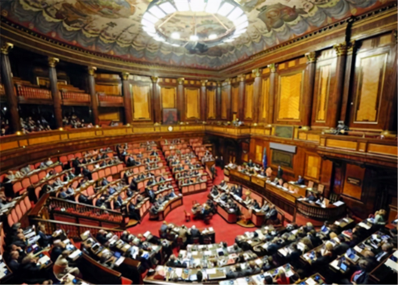 约翰逊输了？中国见招拆招进行反制，英国终于