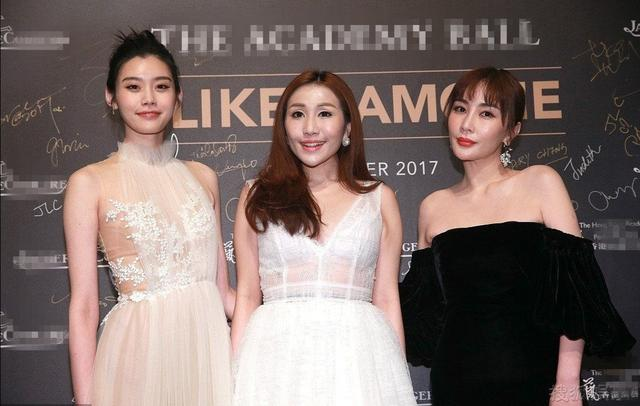 奚梦瑶和赌王四房女儿同框，同穿礼服，超模和名媛的差距那么大？