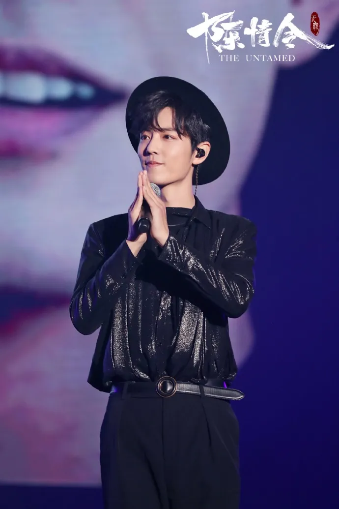 被粉丝和黑子联手“架在火上烤”，元气大伤的