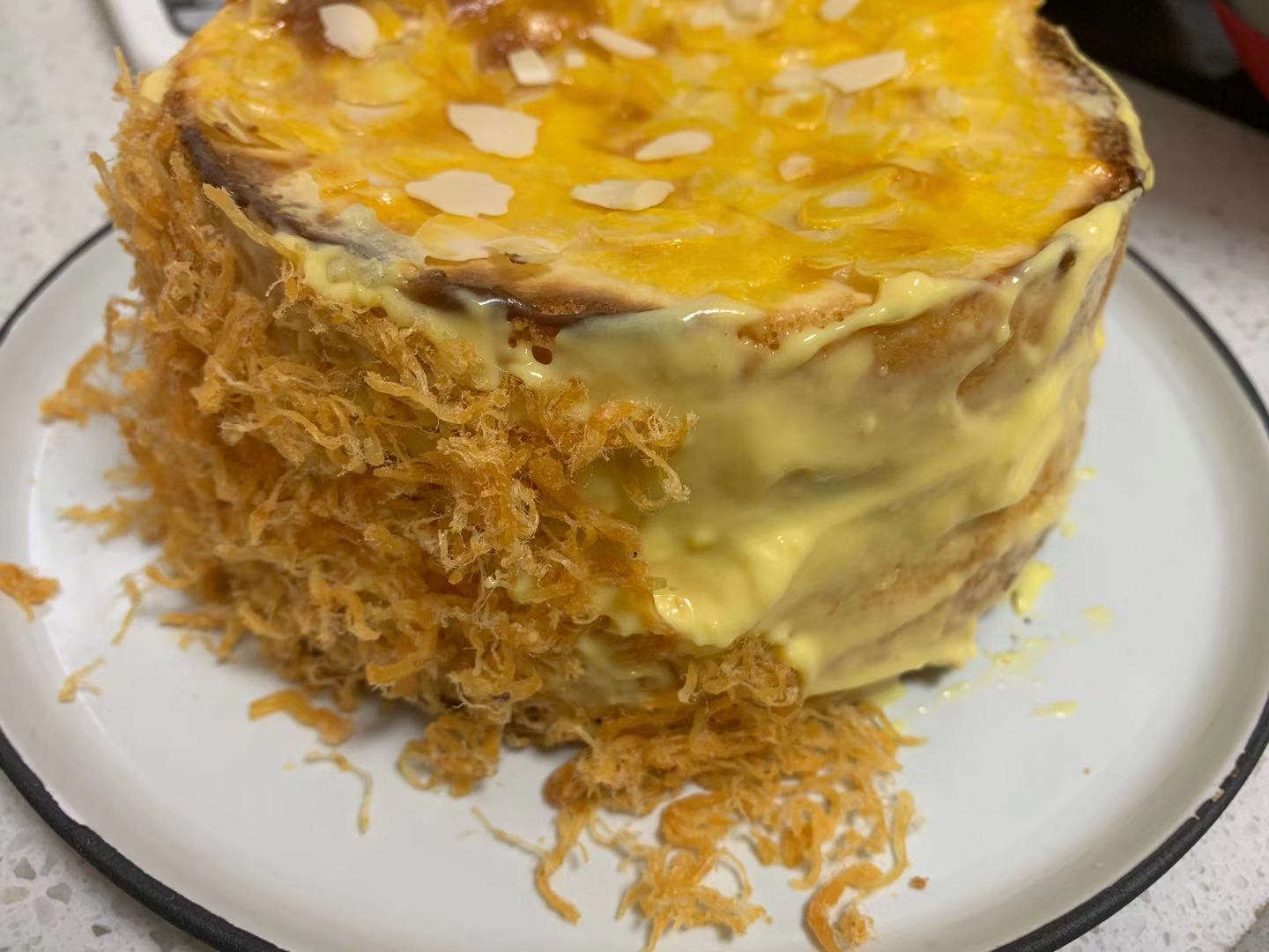 這蛋糕比肉鬆麵包還好吃，奶香濃郁，細膩香軟，咬一口還爆漿