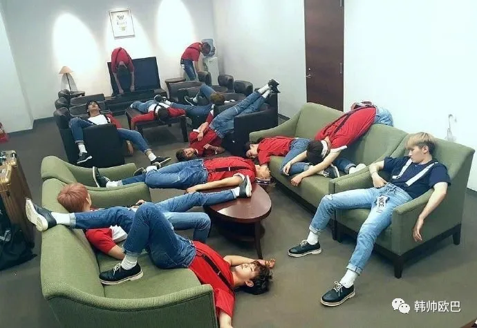 每人一件东西堆起来就是很多量,一家人在一起快乐翻倍的这个男团