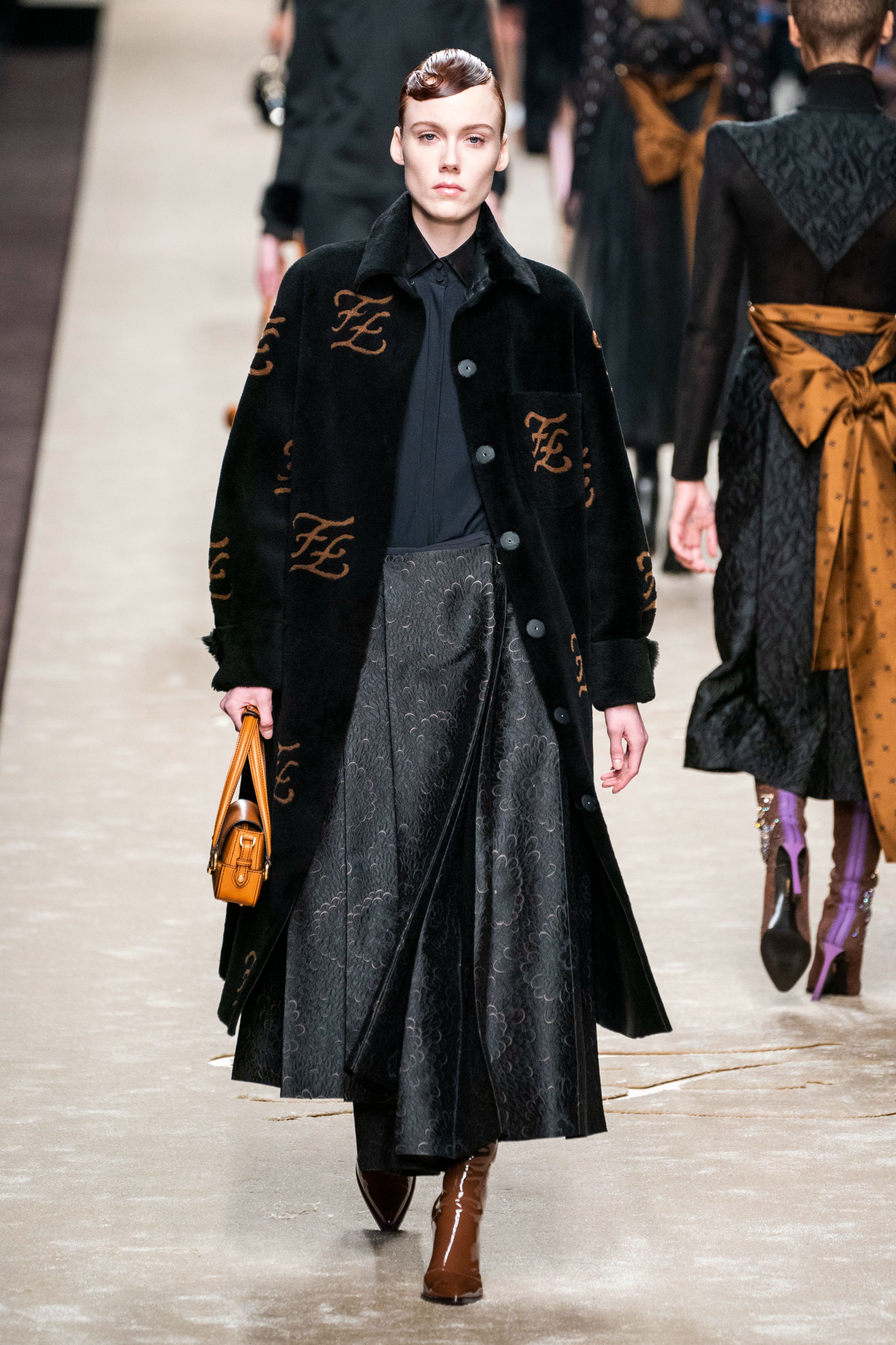 米兰时装周│Fendi 2019秋冬-老佛爷为fendi设计的最后一场秀