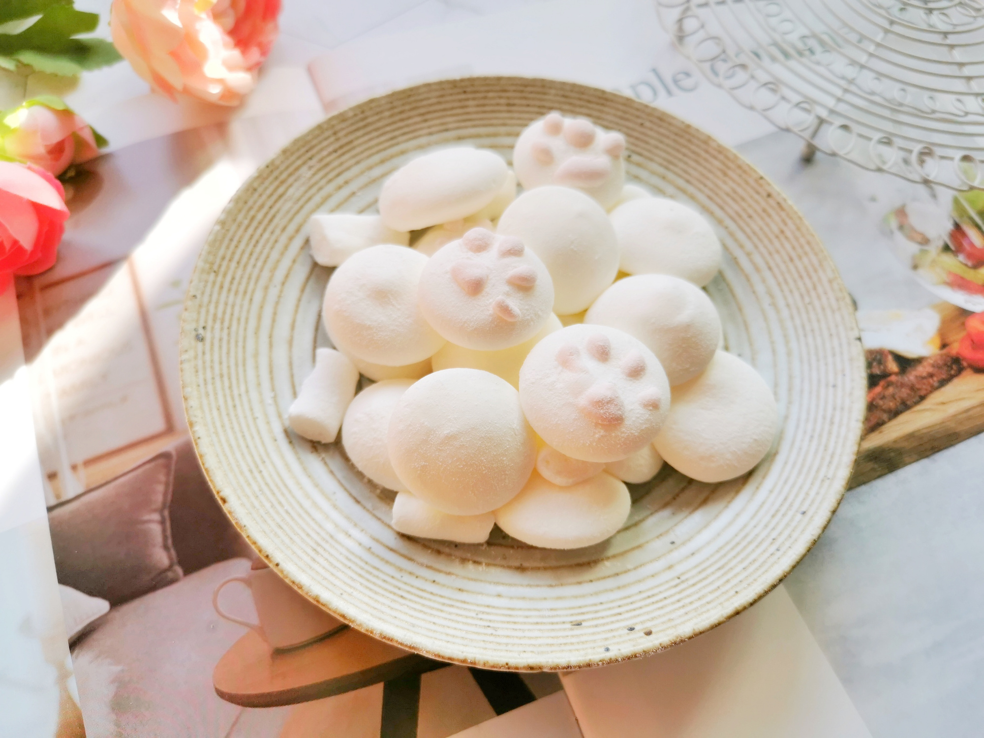 棉花糖也可以在家做，一個雞蛋做一盤，沒有添加劑，孩子吃得放心