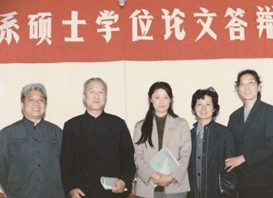 “国民大姐”敬一丹：嫁亿万富商，结婚40年，女