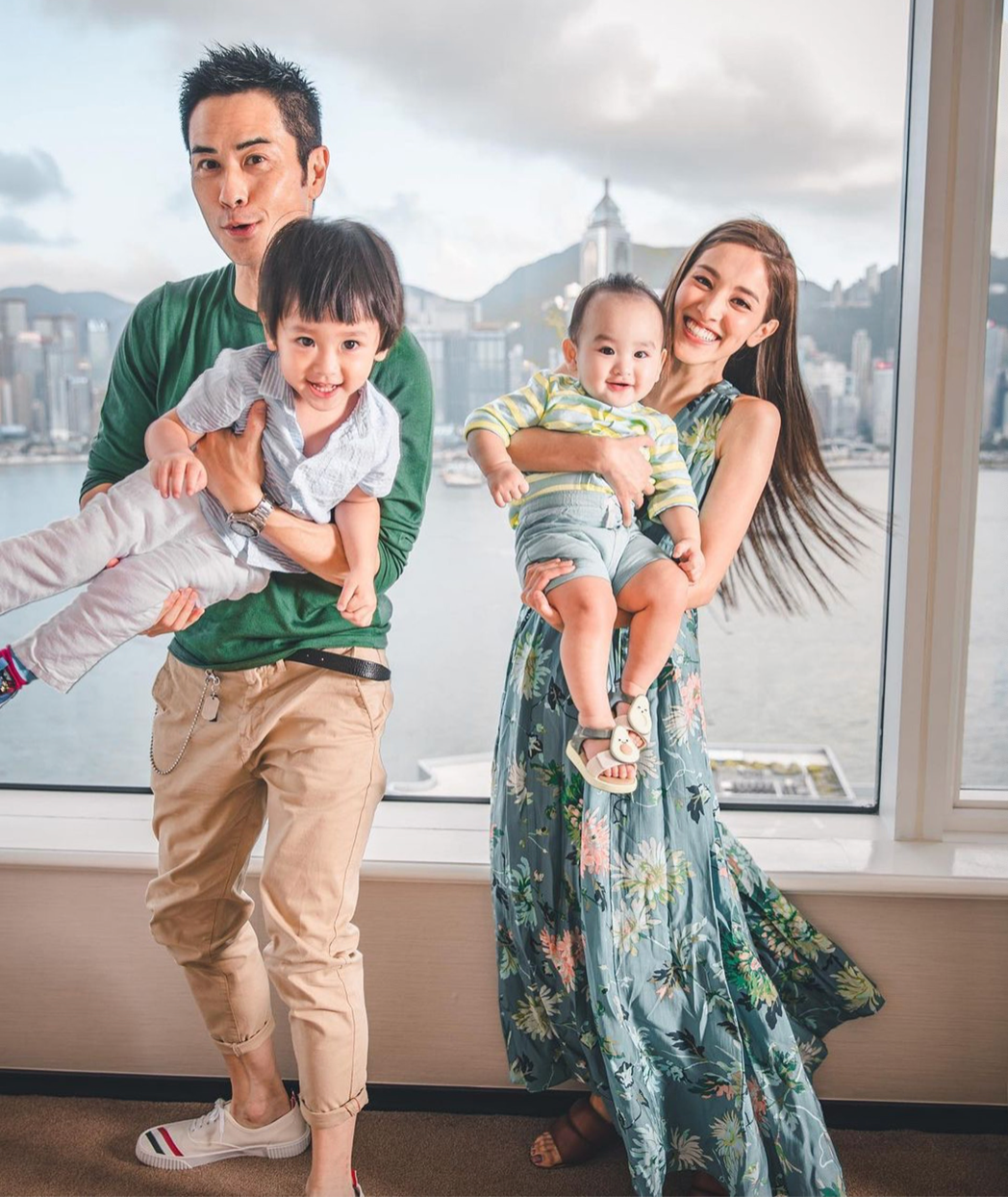 陈凯琳为郑嘉颖和爸爸庆生，小儿子长得像外公，隔代遗传又显灵了