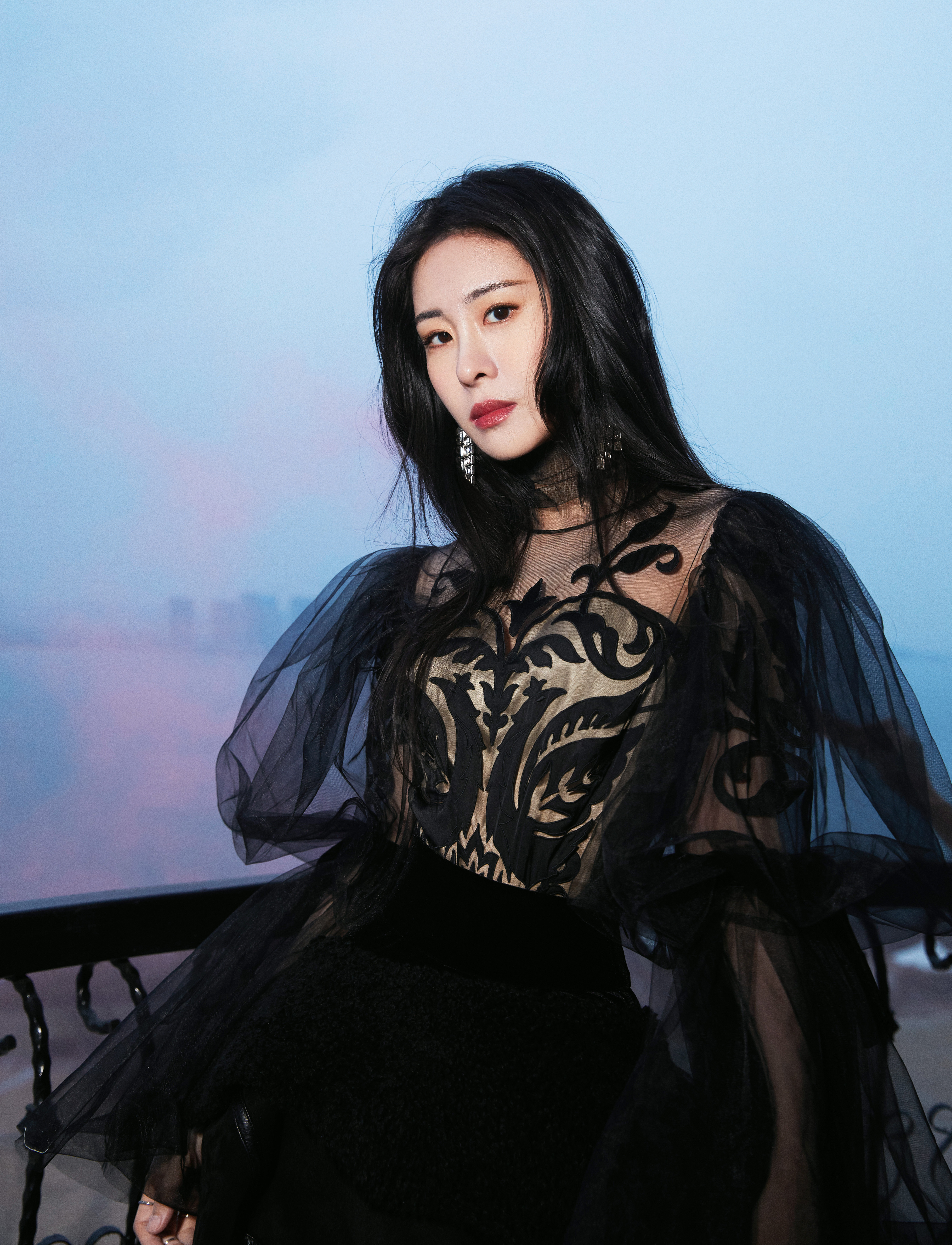 张碧晨登央视“心连心”艺术团慰问演出 爱奇艺为爱尖叫晚会献唱