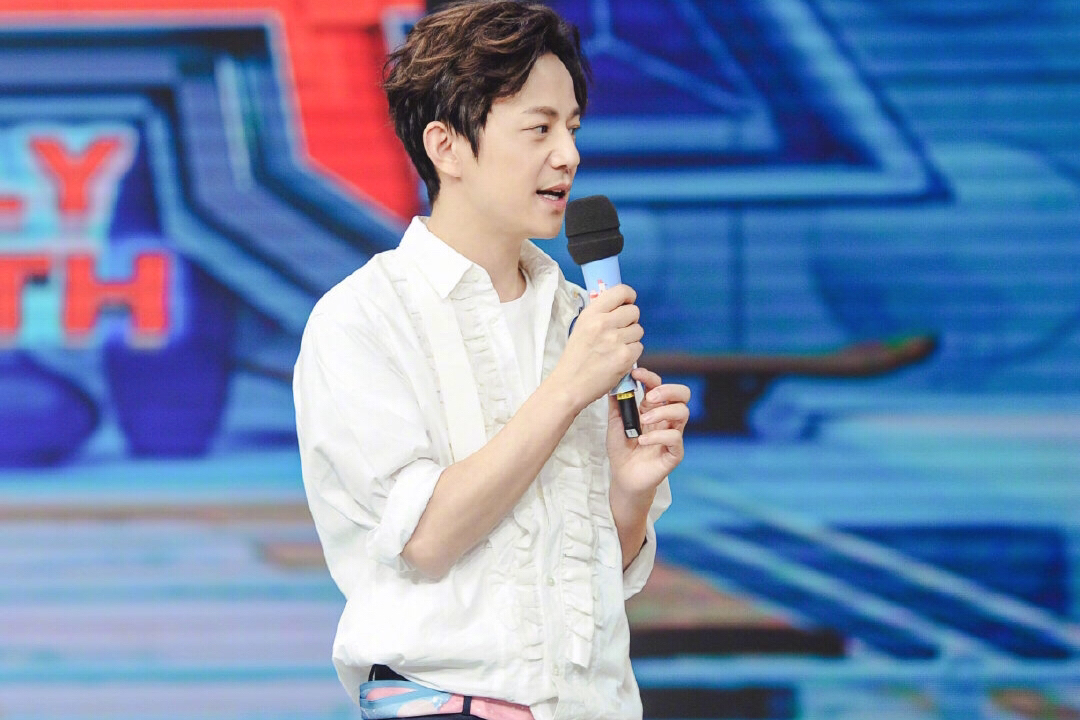 何炅这个明星不好当：说错话被指“双标”，道