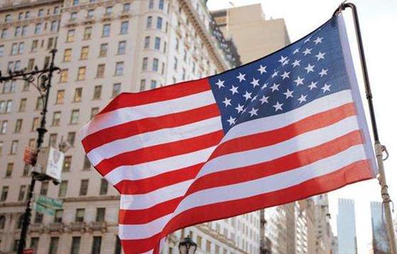 美元可能跌落神坛？特朗普准备收割全球财富，黄金价格或将下跌