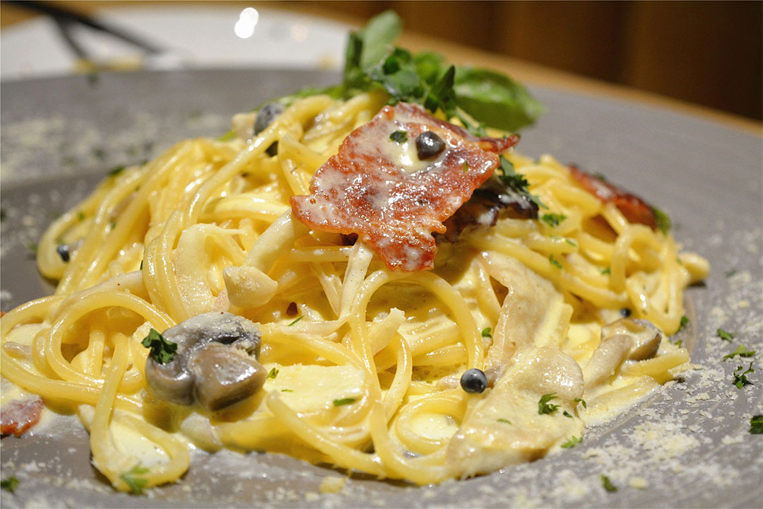 Take you to make the most romantic spaghetti, and after watching the "snack" it will make your mouth water