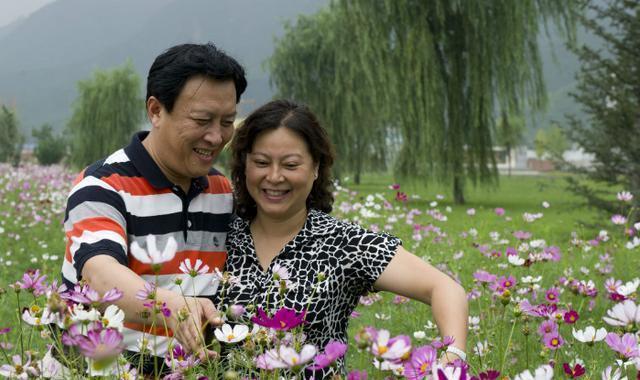 前妻孙涛自杀后，唐国强转身娶了壮丽，为何女