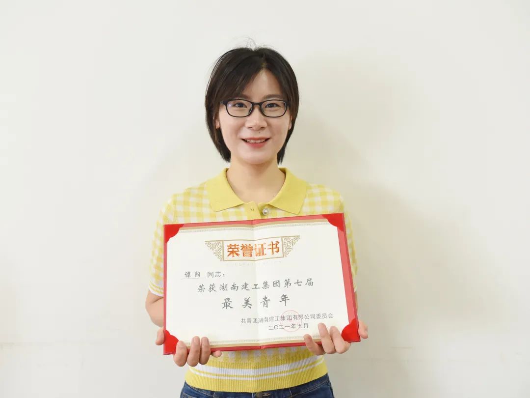 铮铮青年耀党徽，五四表彰满载归