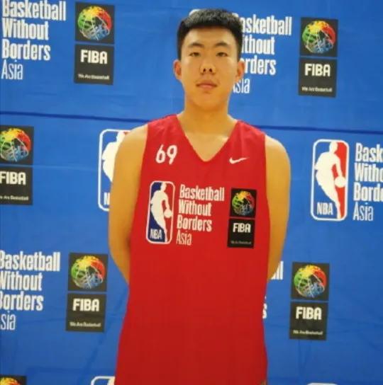 在今夏提拔3名潜力新星进入到一线队,包括了段昂君,初昊阳和李祥波,这