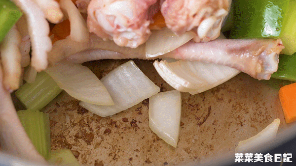 I love to eat this way when it's cold!  It’s so hot that the bowls don’t need to be washed