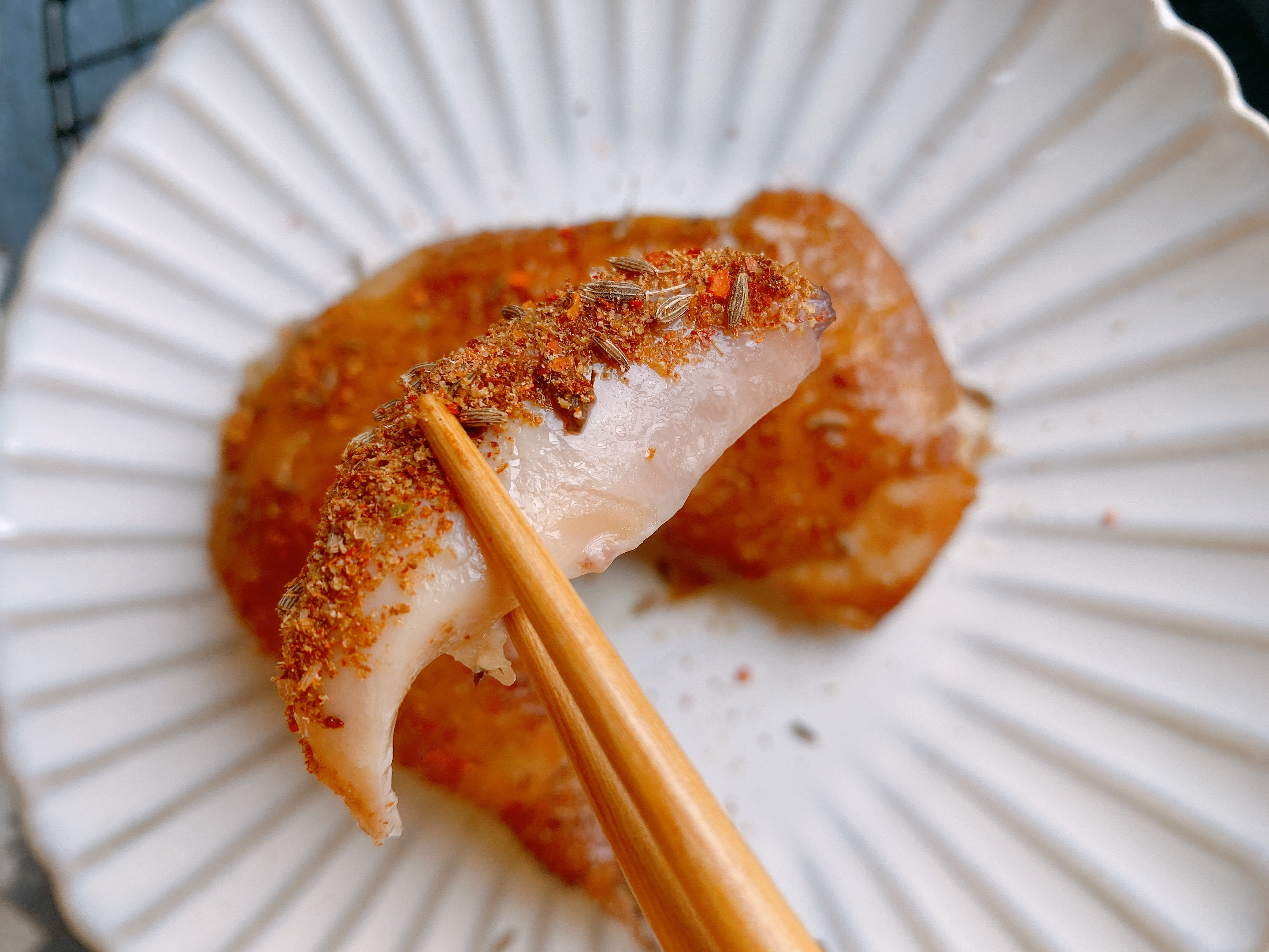 感恩節想吃烤雞用電飯鍋就能做，不放油不放水，鮮嫩多汁軟爛入味