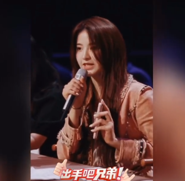 乃万和金子涵现身新节目，乃万绿帽带标成焦点