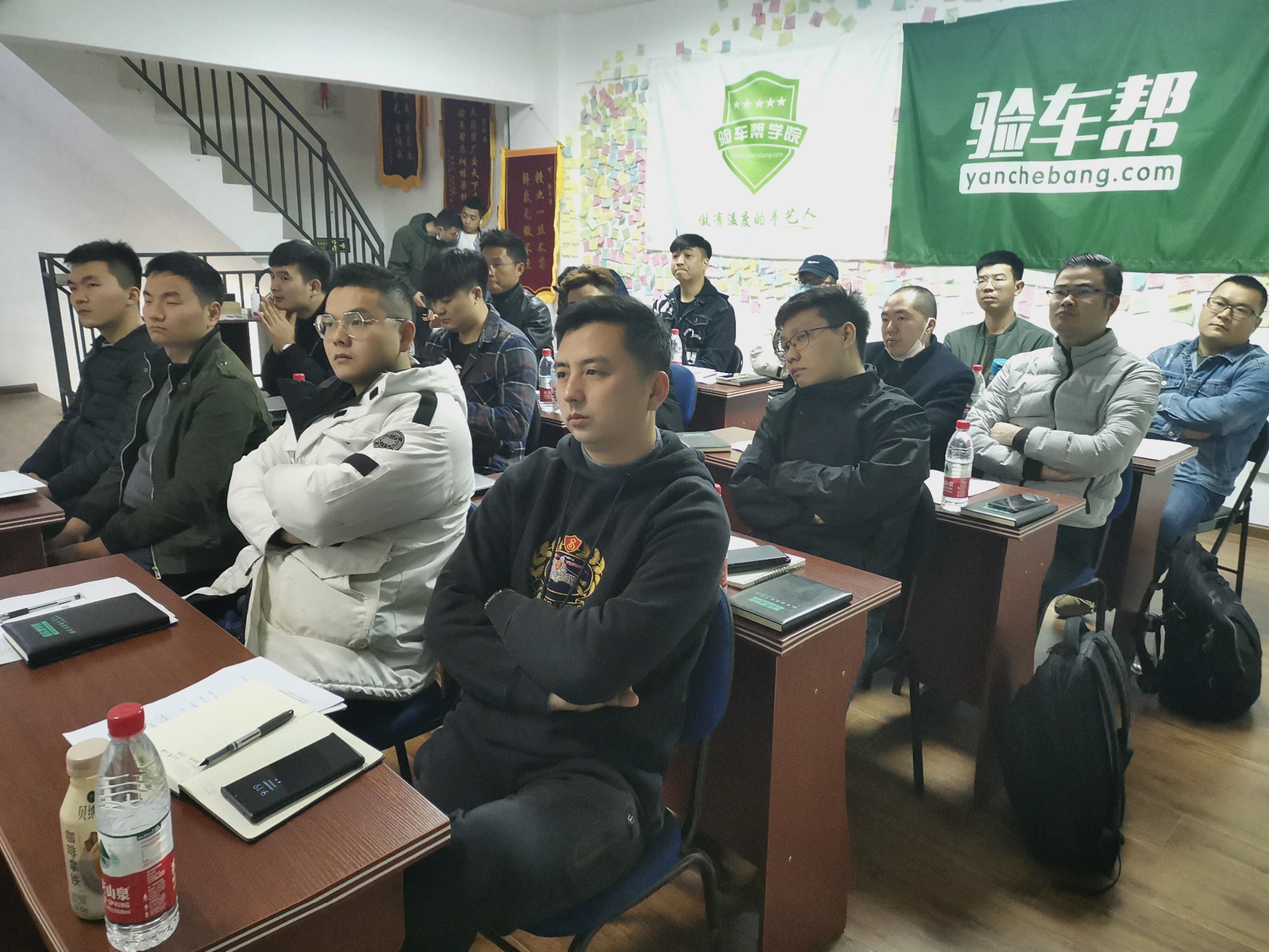 轉(zhuǎn)行不怕晚，就怕你不敢，建議二手車人手握這個東西