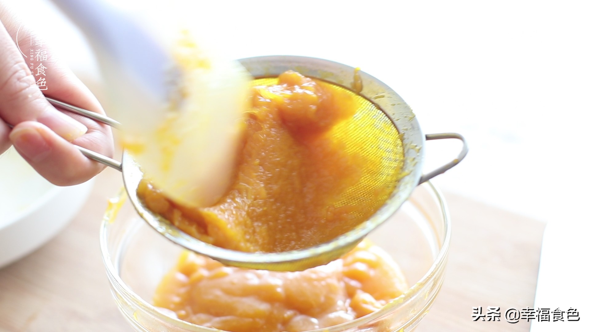 自从学会用芒果来做雪糕，家里芒果再也没放坏过，好吃又健康