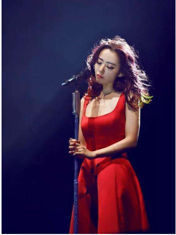 张靓颖：为冯柯做了9年\"人肉提款机\"，