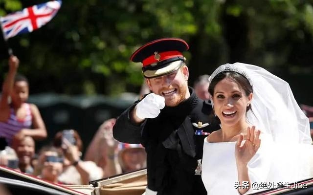 梅根夫妇结婚2周年：哈里王子变平民，竟寄人篱