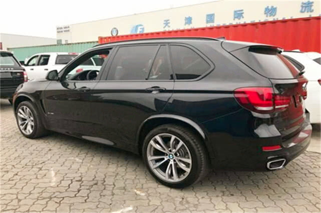 宝马X5库存成灾，堆积如山，怒降25万无人问，车