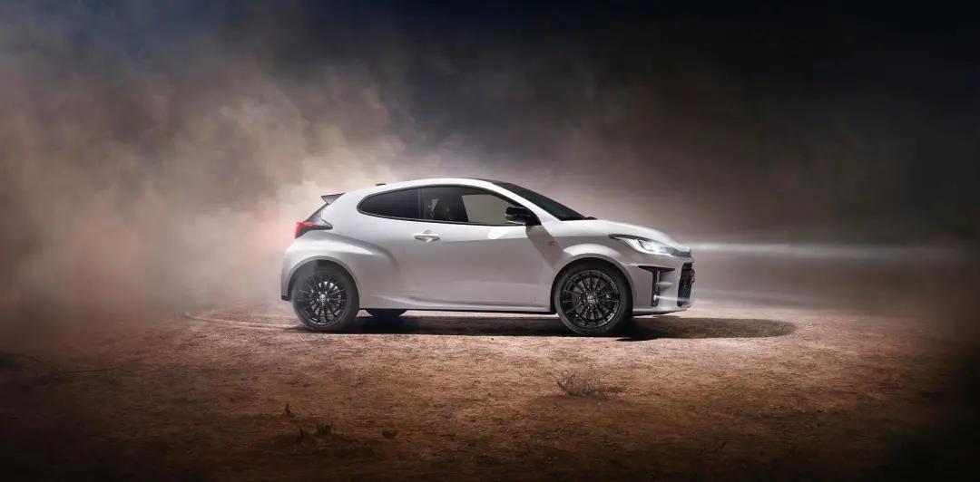 这款丰田Yaris售价高达40万，却被抢着要