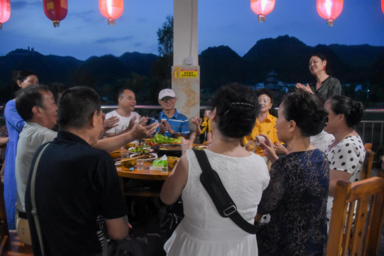 贵州长顺：依托景区发展农家乐 村民吃上“旅游饭”