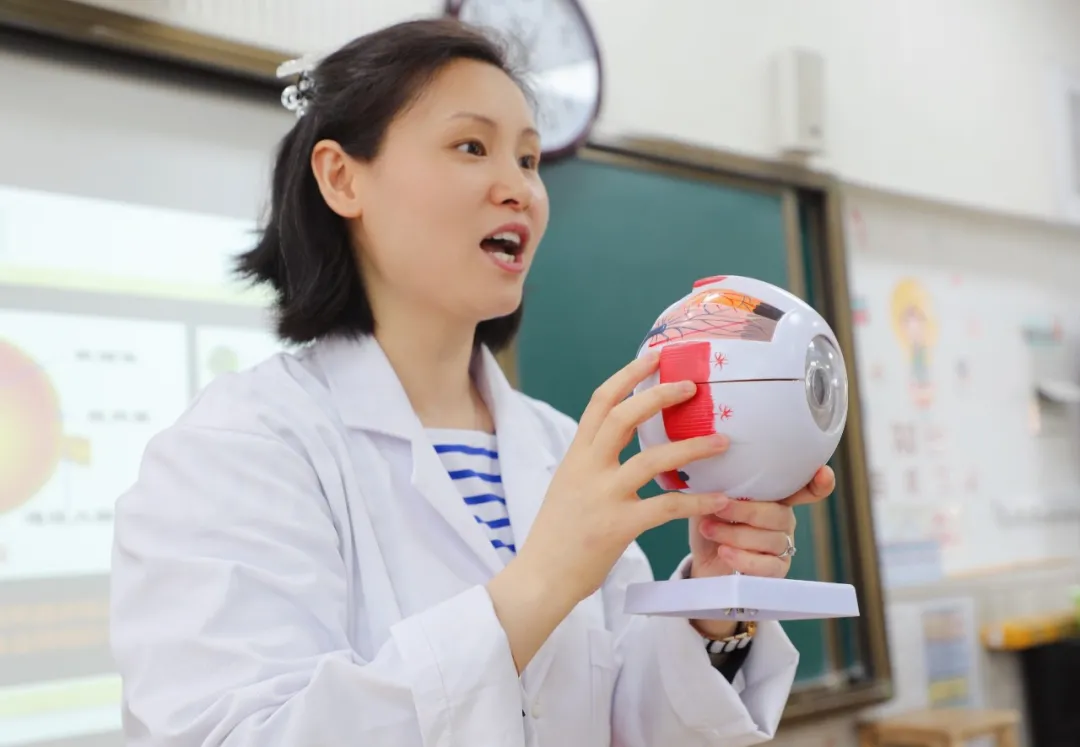 「家长课堂」——华中附小家长进课堂之爱护眼睛远离近视活动