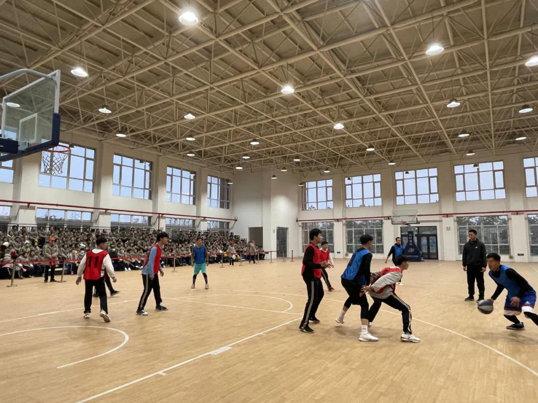 ȫУ��ɣ��׽조��ս����У԰��������ȼ�չ�