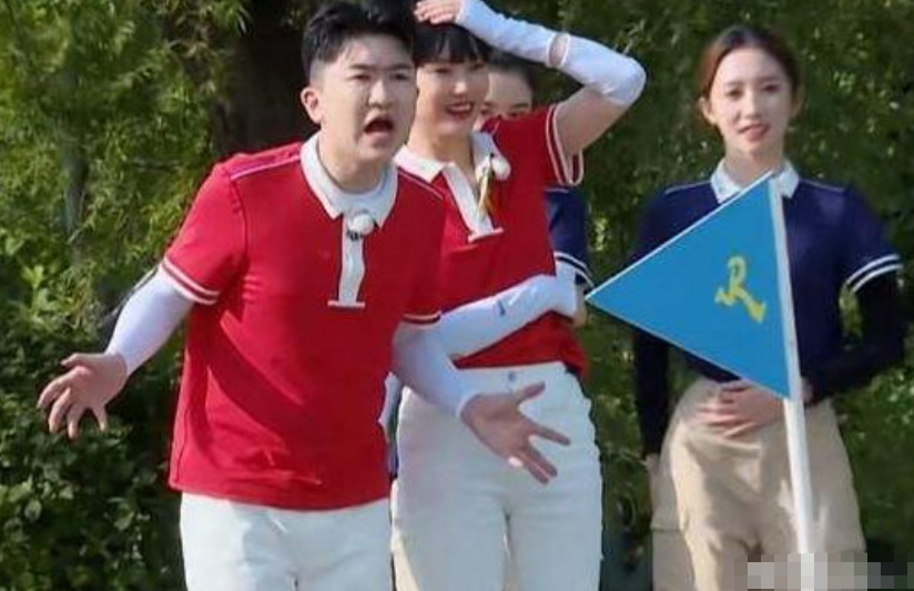 张大大参加跑男，玩游戏公然占黄龄便宜，看到