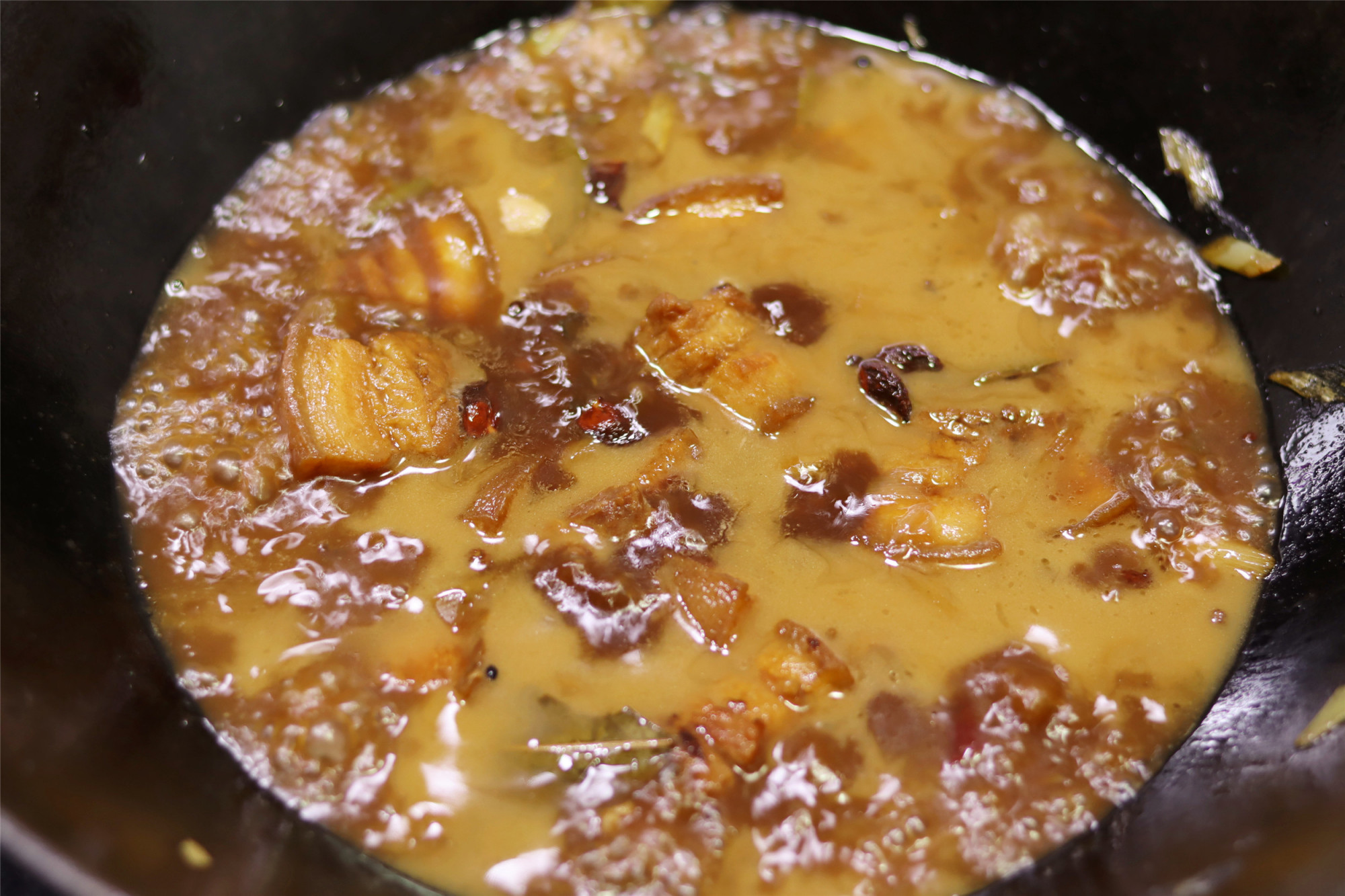 It’s late autumn, this is a pot of pork stewed vermicelli, the old Northeast practice, so delicious that there is no soup left