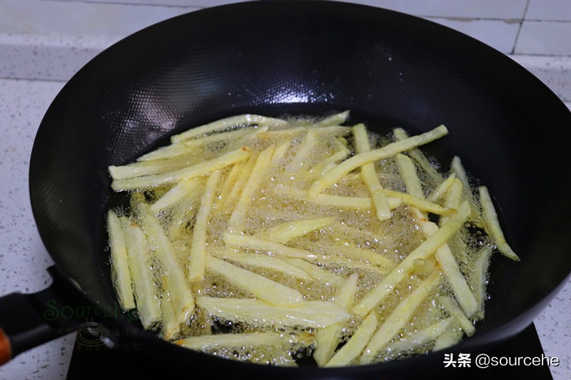 炸薯條多加一步，金黃酥脆，入口軟酥，比肯德基麥當勞好吃多了