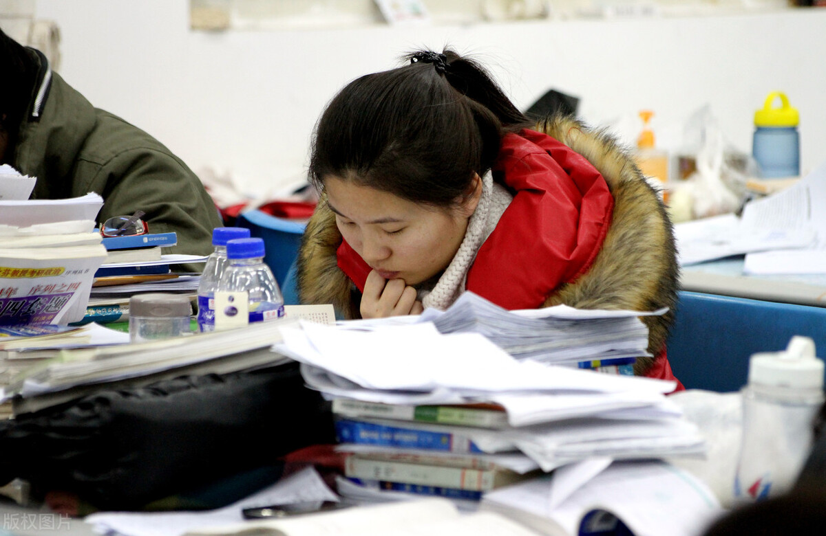 为什么学霸不学习成绩却还是比你好？可能是因为这3个原因
