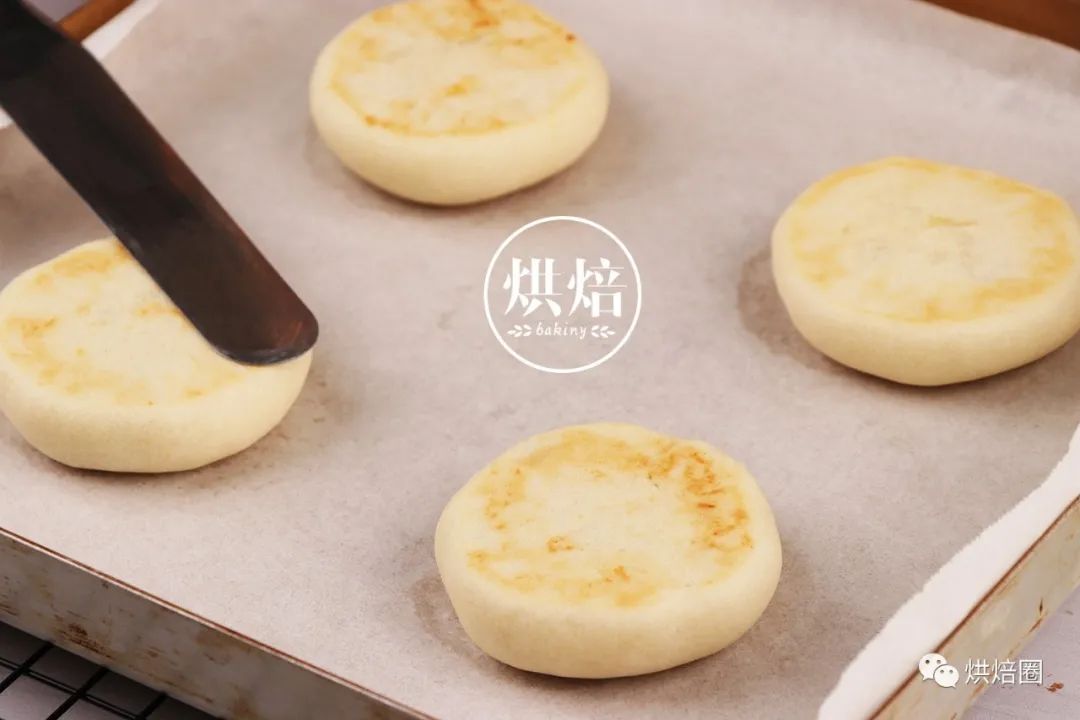 不用炒馅的绿豆饼，这样做皮薄馅多，清热降火，香甜可口