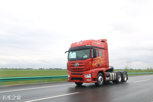 这8种颜色解放J7牵引车，哪一款才是你的最爱？