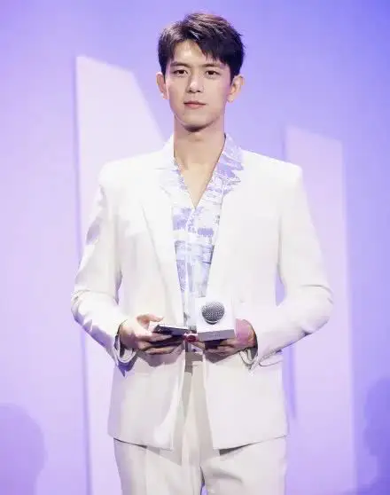 李现进组？罗志祥凉透？张艺兴和袁冰妍的绯闻