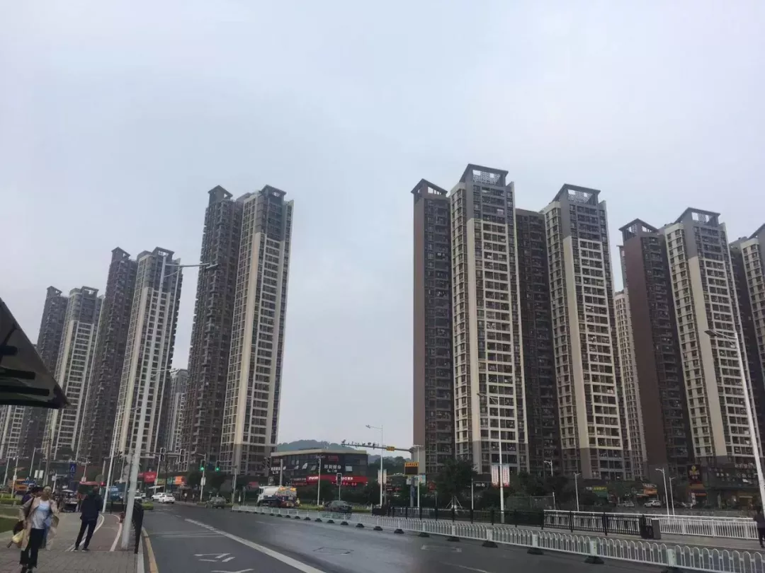 如果房价下跌，除了炒房客损失惨重，这4类人也会成为受害者