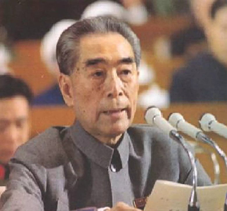 周总理手术前点名要见邓小平，邓小平后来回忆