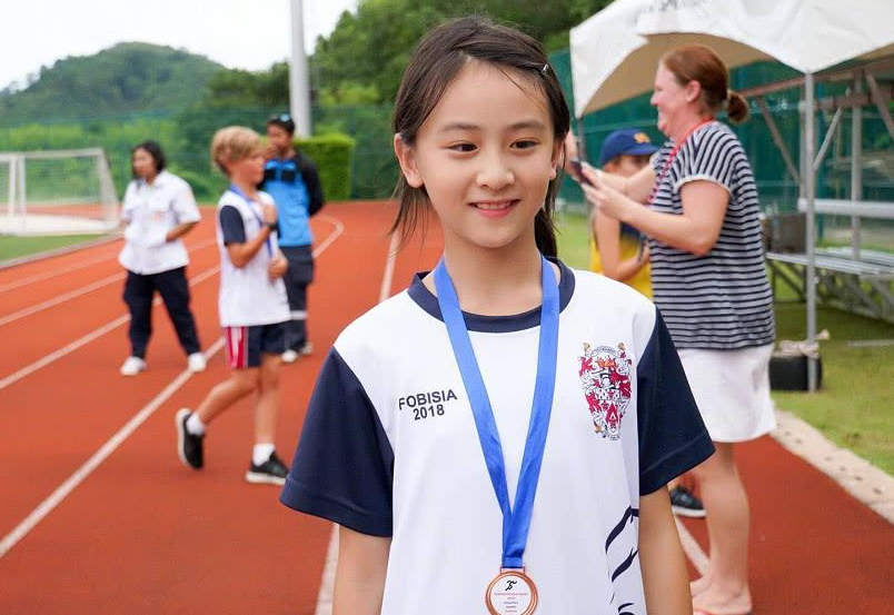 7年了，森碟和王诗龄两人差距越来越大，网友：富养和穷养的区别