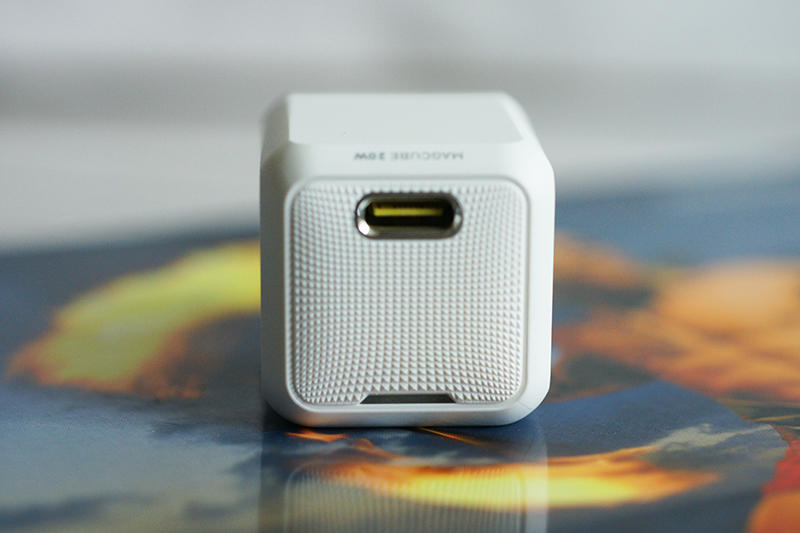 小體積，大能量：Aohi magcube 20W充電器體驗(yàn)