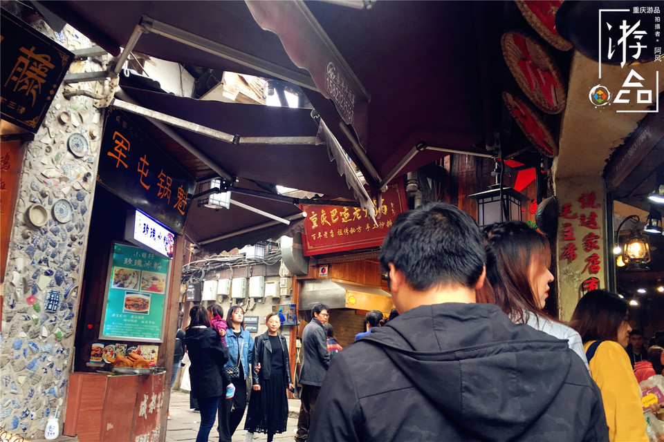 巴渝历史悠久，普通话抛弃的古语词，重庆方言仍在使用