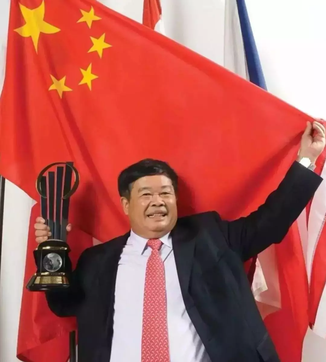 曹德旺：我捐了百亿还有百亿，儿女不退美国国籍，不能继承我遗产
