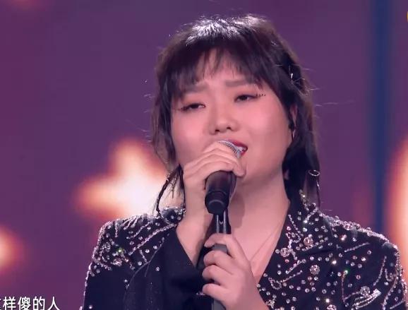 跨年女星集体得罪化妆师，杨幂被嘲像鹦鹉，热