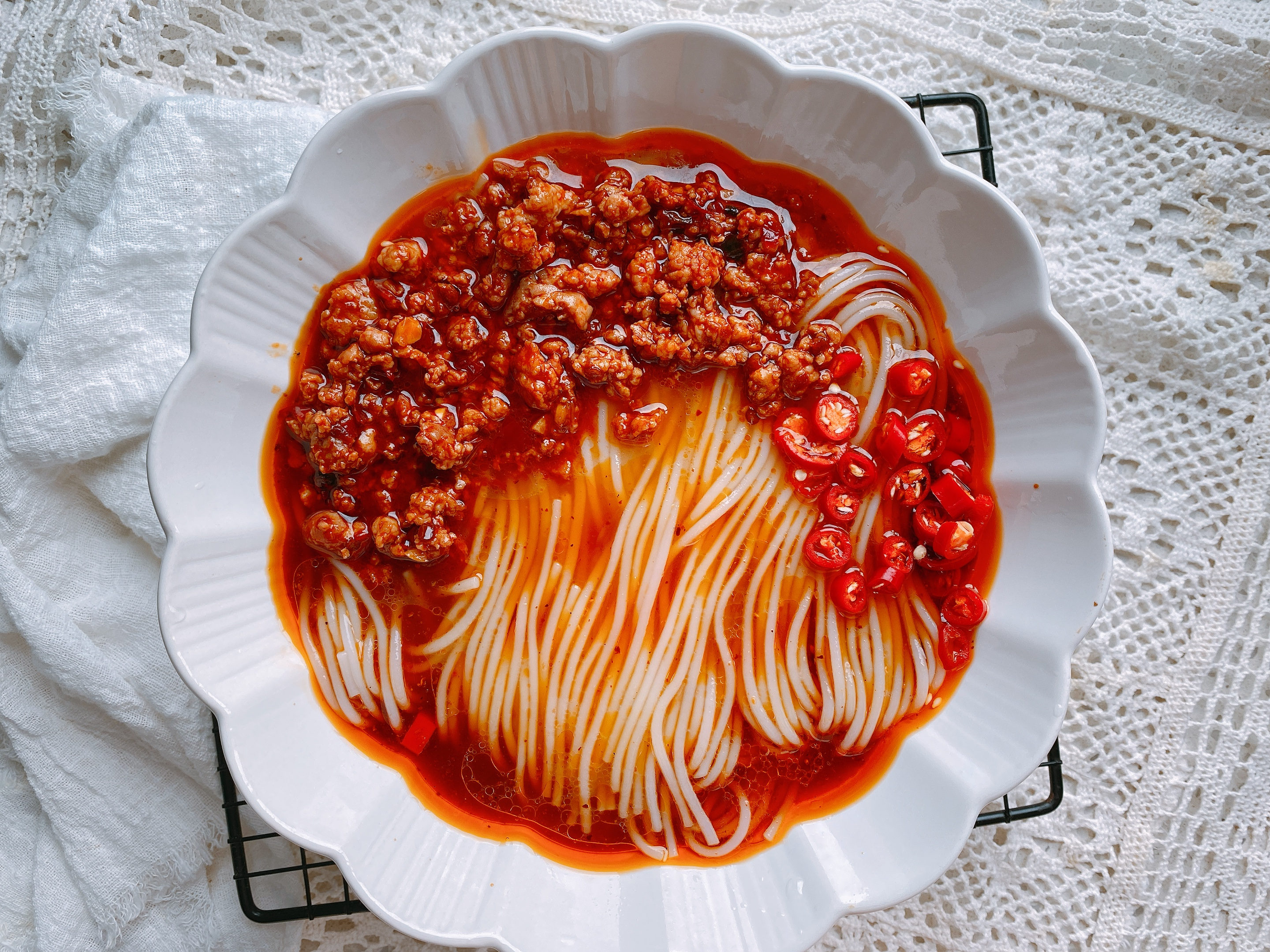 这是我做过最好吃的米粉，10分钟搞定，酸辣开胃，味道不输小吃街