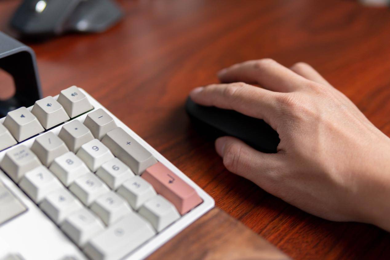 把小爱同学塞进电脑里？小米小爱鼠标100多块搞定高效办公