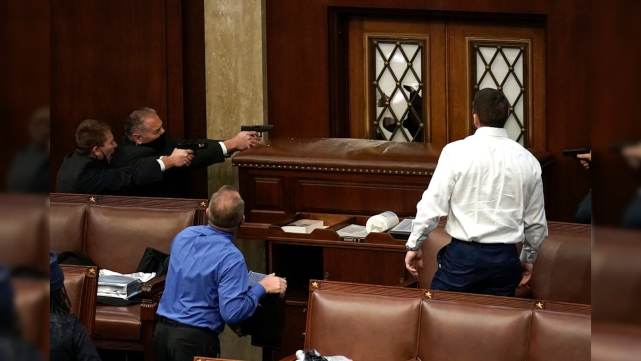 美媒：闯入国会后被枪杀抗议者是服役14年美军退